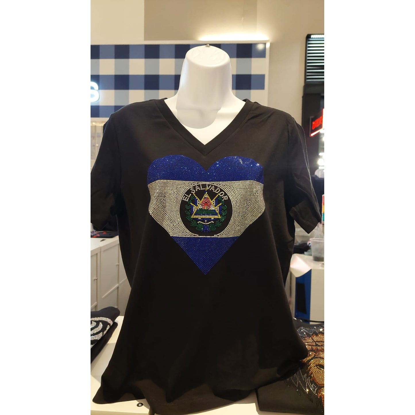 El Salvador Bling Sweatshirt El Salvador Flag Shirt Central America sweatshirt Love Soft and Comfortable Pullover Sweatshirt Gift Souvenir