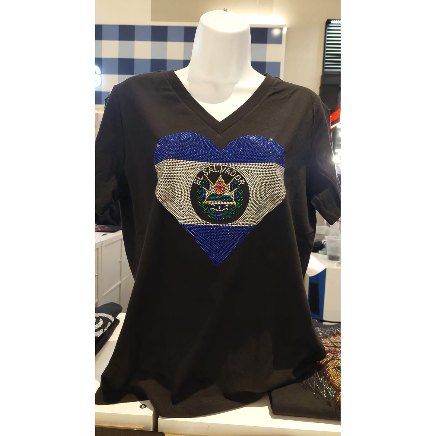 El Salvador Bling Sweatshirt El Salvador Flag Shirt Central America sweatshirt Love Soft and Comfortable Pullover Sweatshirt Gift Souvenir